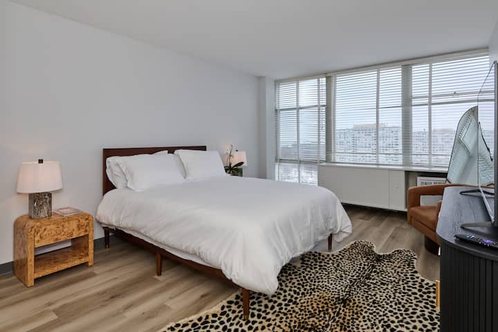 1br Urban Retreat Skyline Views - Chicago, IL