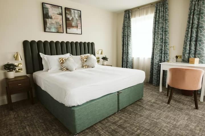 Accessible Deluxe - Inclusive Of Full Breakfast - Sherborne