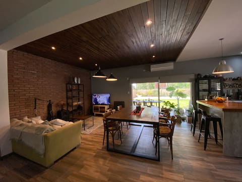 Successful Airbnb property: Temporary house rental in Roldan. in Departamento San Lorenzo