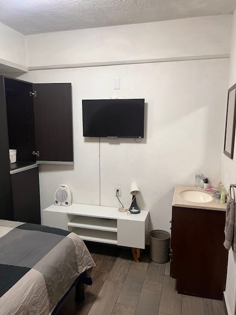 Popular Airbnb listing: Private Room Airport T1 and T2 CDMX in Peñón De Los Baños