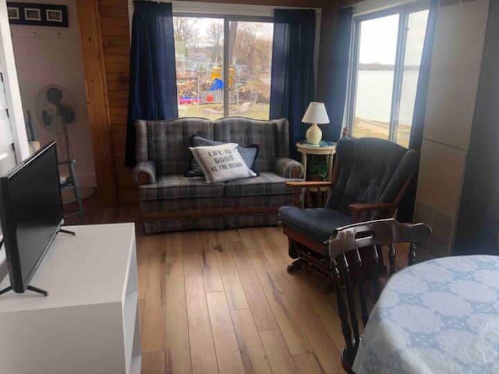 Lakeside Cottage - Peaceful Houghton Lake Escape - Houghton Lake, MI
