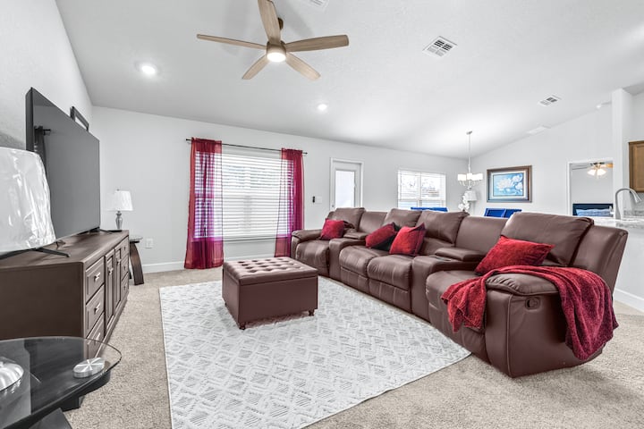 The Spring Hill Manor - Spring Hill, FL