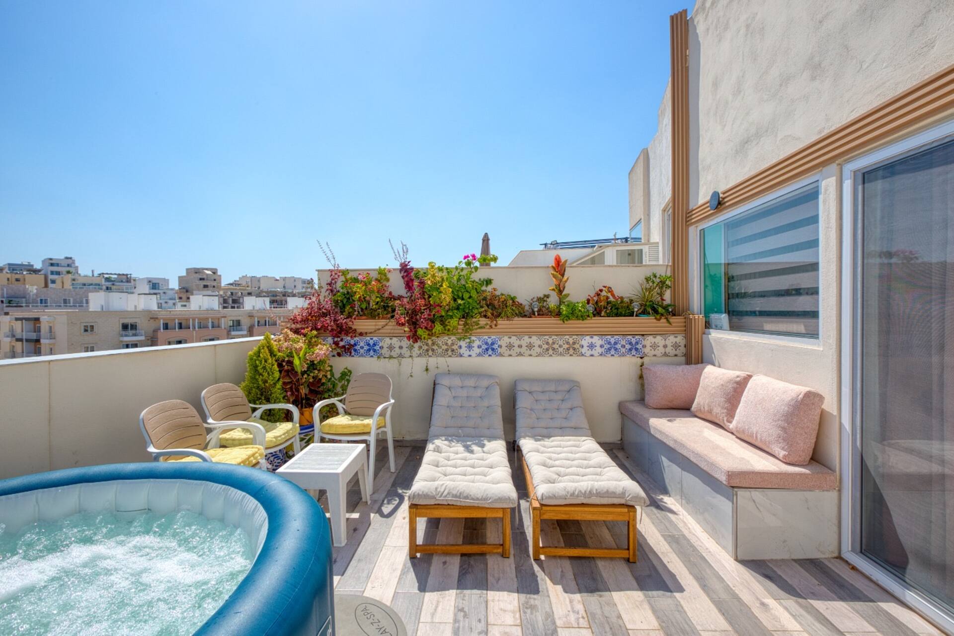 Luxury Bright Penthouses with Jakkuzzi,Valletta and Marina Views - VIP Feel