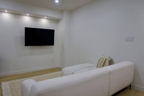 Popular Airbnb listing: The Cozy Corner | Private Basement Suite in Keswick