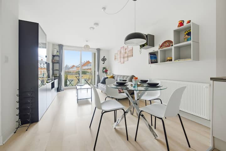 Central 2-bed Family Friendly, Balcony, By Station - Cambridge