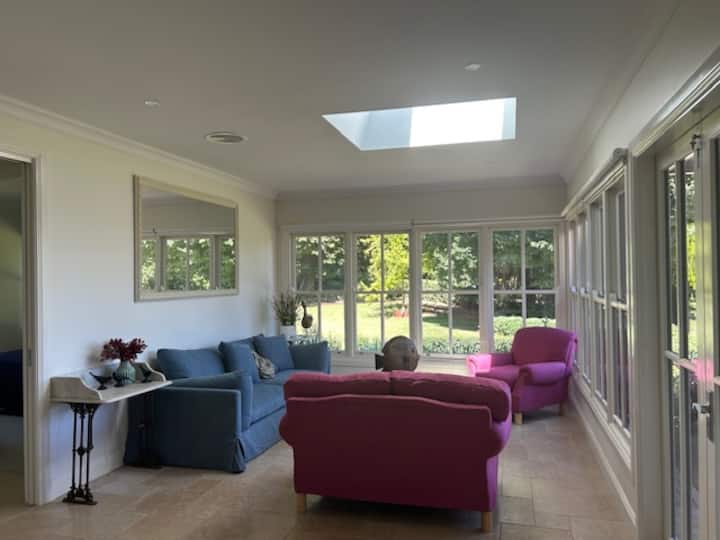 Hill House-tranquil Garden With Mount Duval Views - Armidale