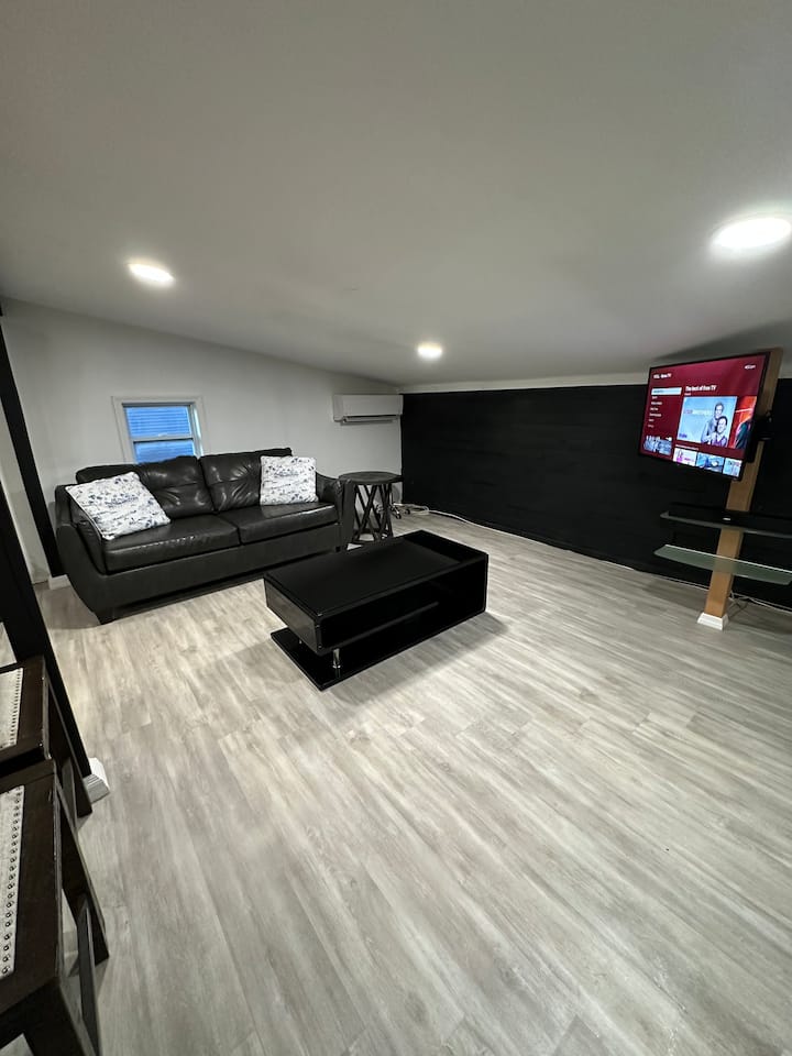 Cozy Loft Above Store On Main Road - Mastic Beach, NY