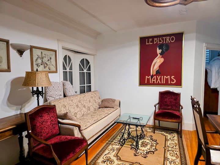 舒适的角落和沙发，可以蜷缩在上面