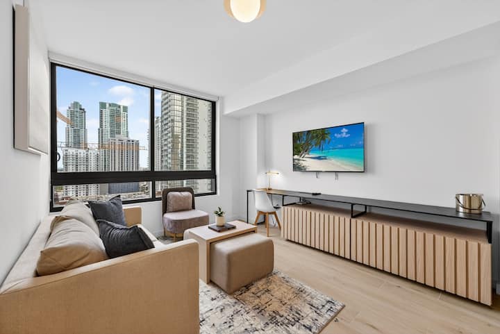 Luxury Skyline 1br | Pool | Gym | Brightline - Miami, FL