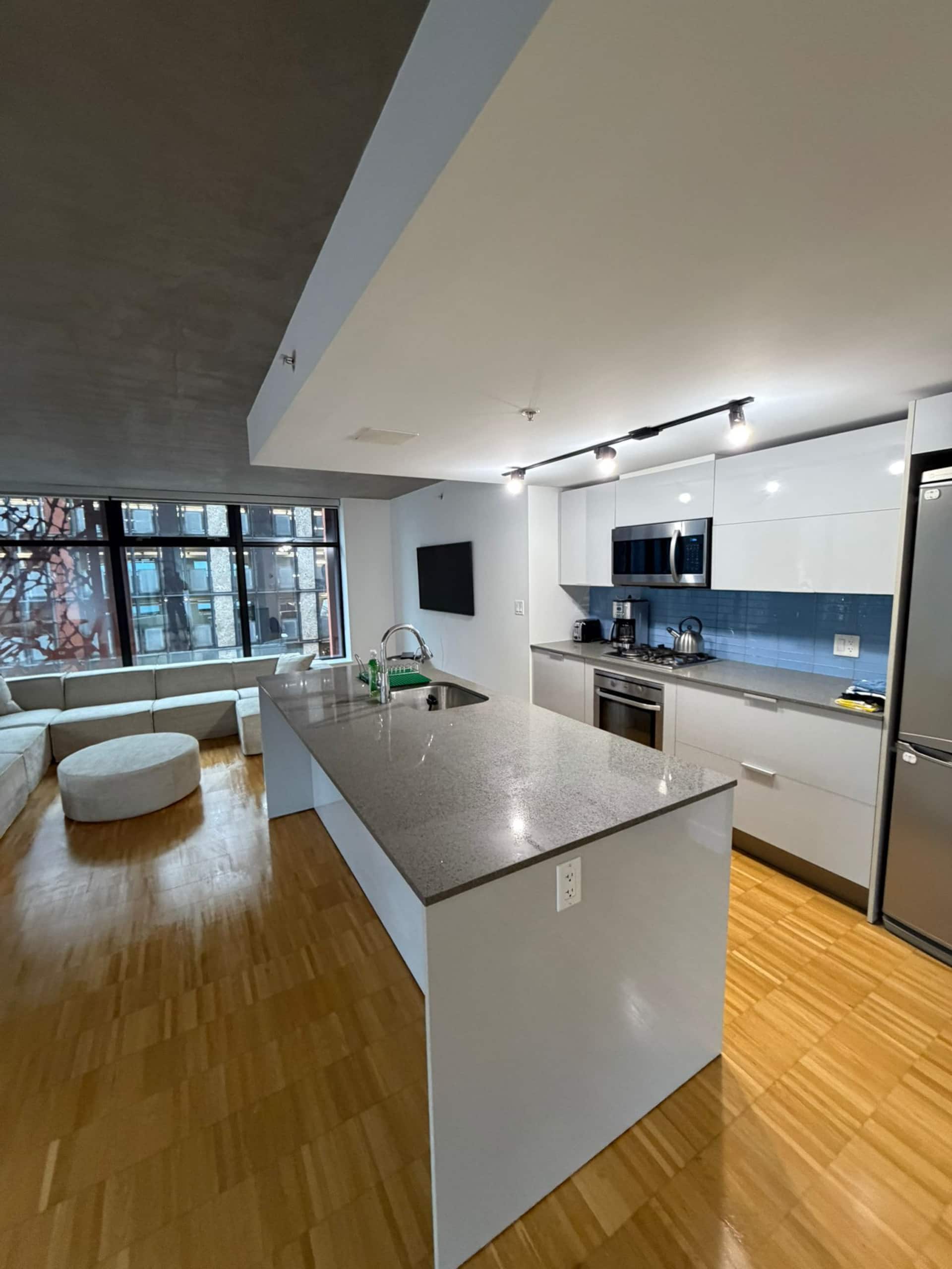 Steps to Gastown • 2BR Woodwards Condo • Parking