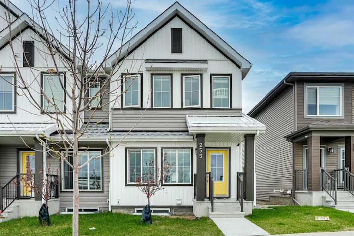 2 Bd | Stylish Private Suite | Near Airport Nw Yyc - Canada