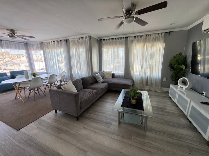 Massive 3-bedroom Mission Beach Apartment - San Diego, CA