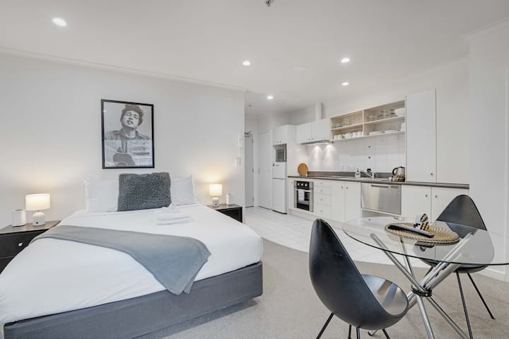 Tower Hill Spacious Cbd Studio W Kitchen And Gym - Auckland