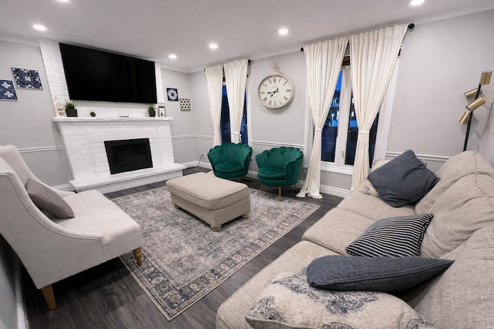 Square One Grand Retreat - Mississauga