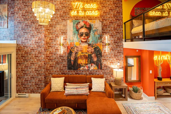 2-level Mexican Loft | 2 Patios + 16ft Ceilings - Vancouver