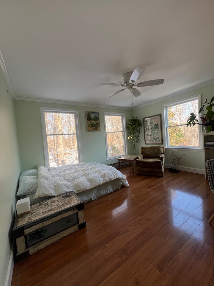 40 Acres - Private Bedroom, Bath, And Living Room! - Warrenton, VA