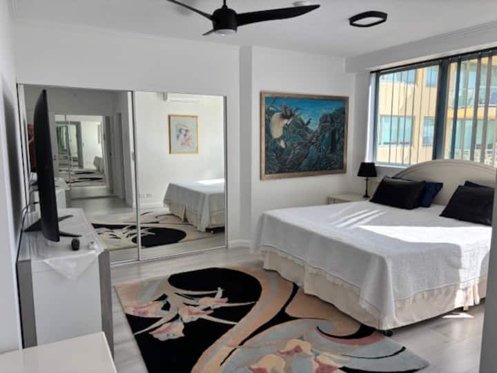 Sun City Resort - King Room & Private Ensuite - Gold Coast