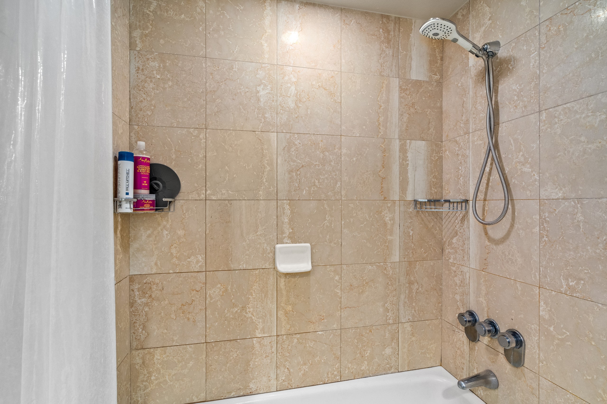 Luana Waikiki | 1 King Bed+1+Pool+Kithcen+Lanai 3x - Photo 22