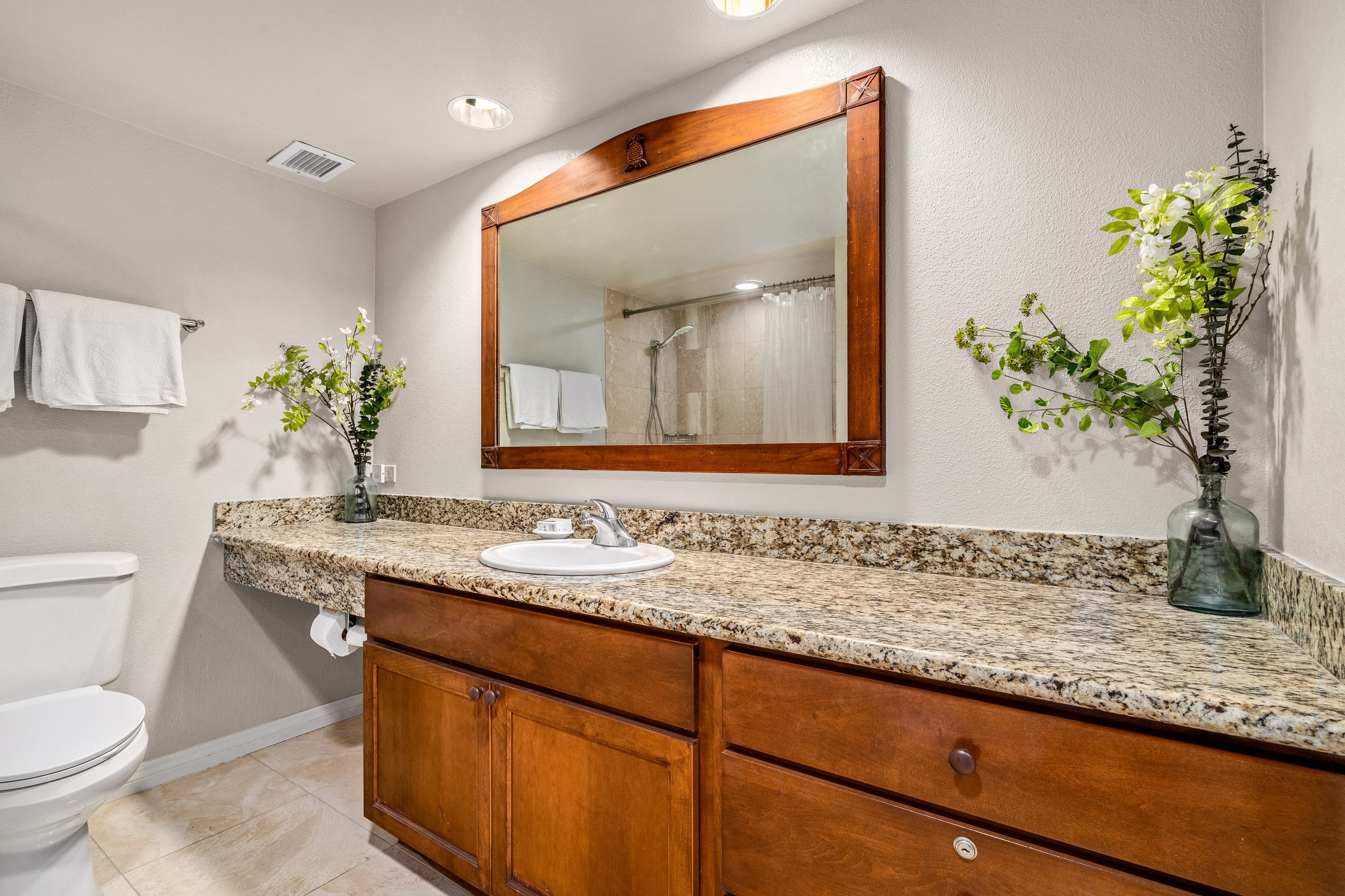 Luana Waikiki | 1 King Bed+1+Pool+Kithcen+Lanai 3x - Photo 20