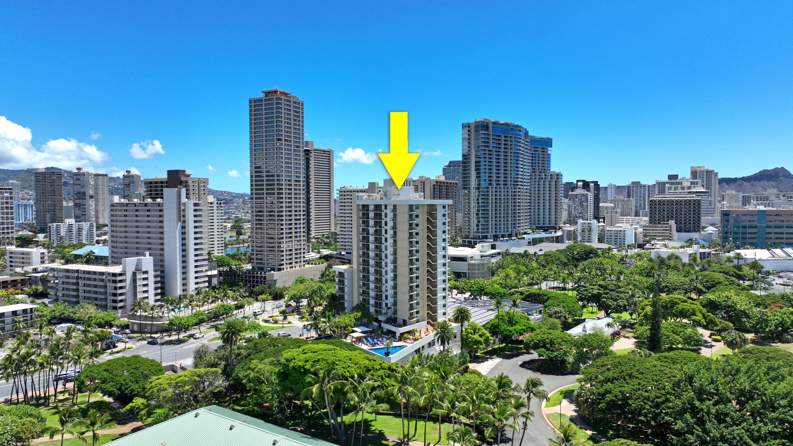 Luana Waikiki | 1 King Bed+1+Pool+Kithcen+Lanai 3x - Photo 35