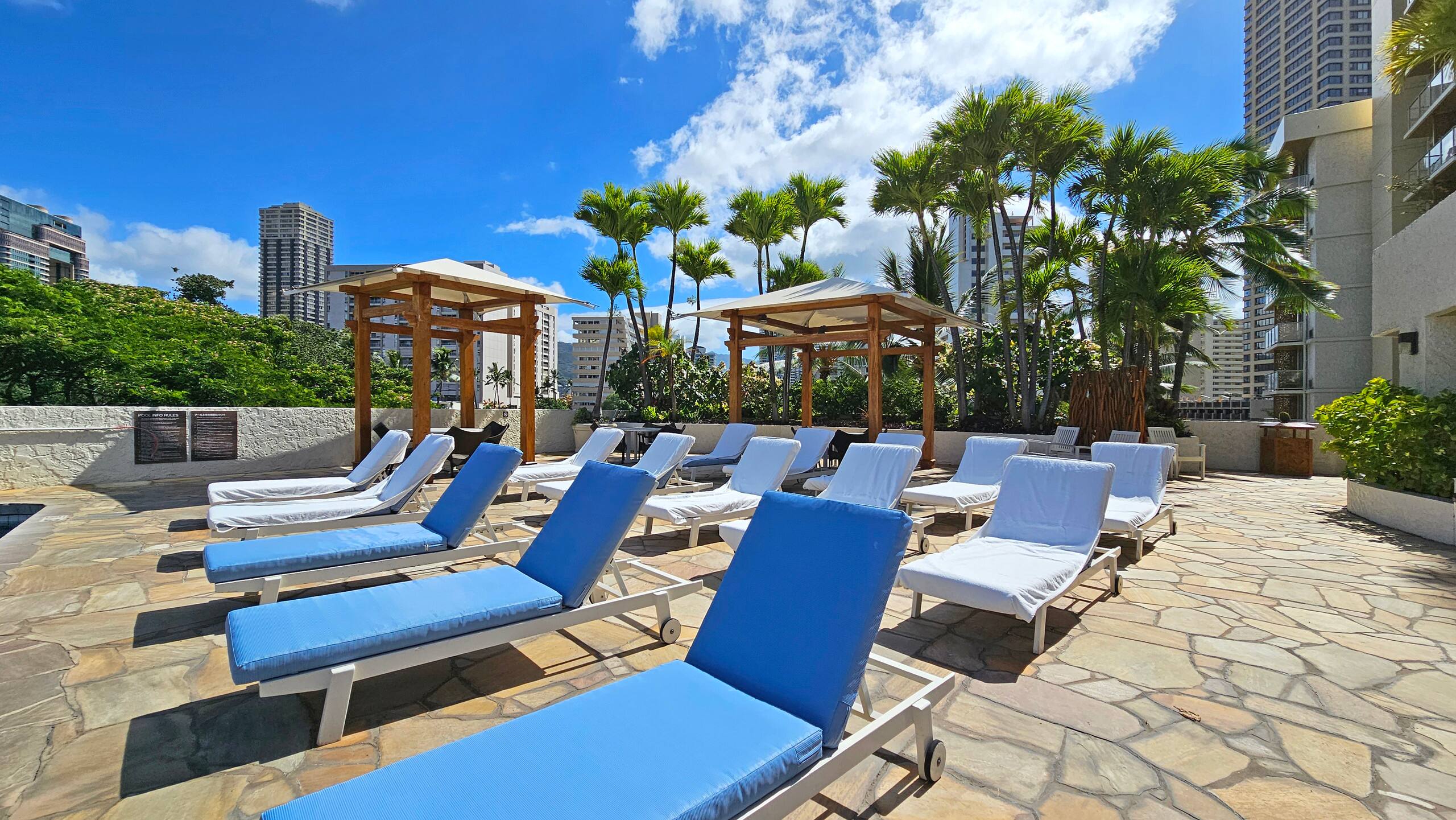 Luana Waikiki | 1 King Bed+1+Pool+Kithcen+Lanai 3x - Photo 42