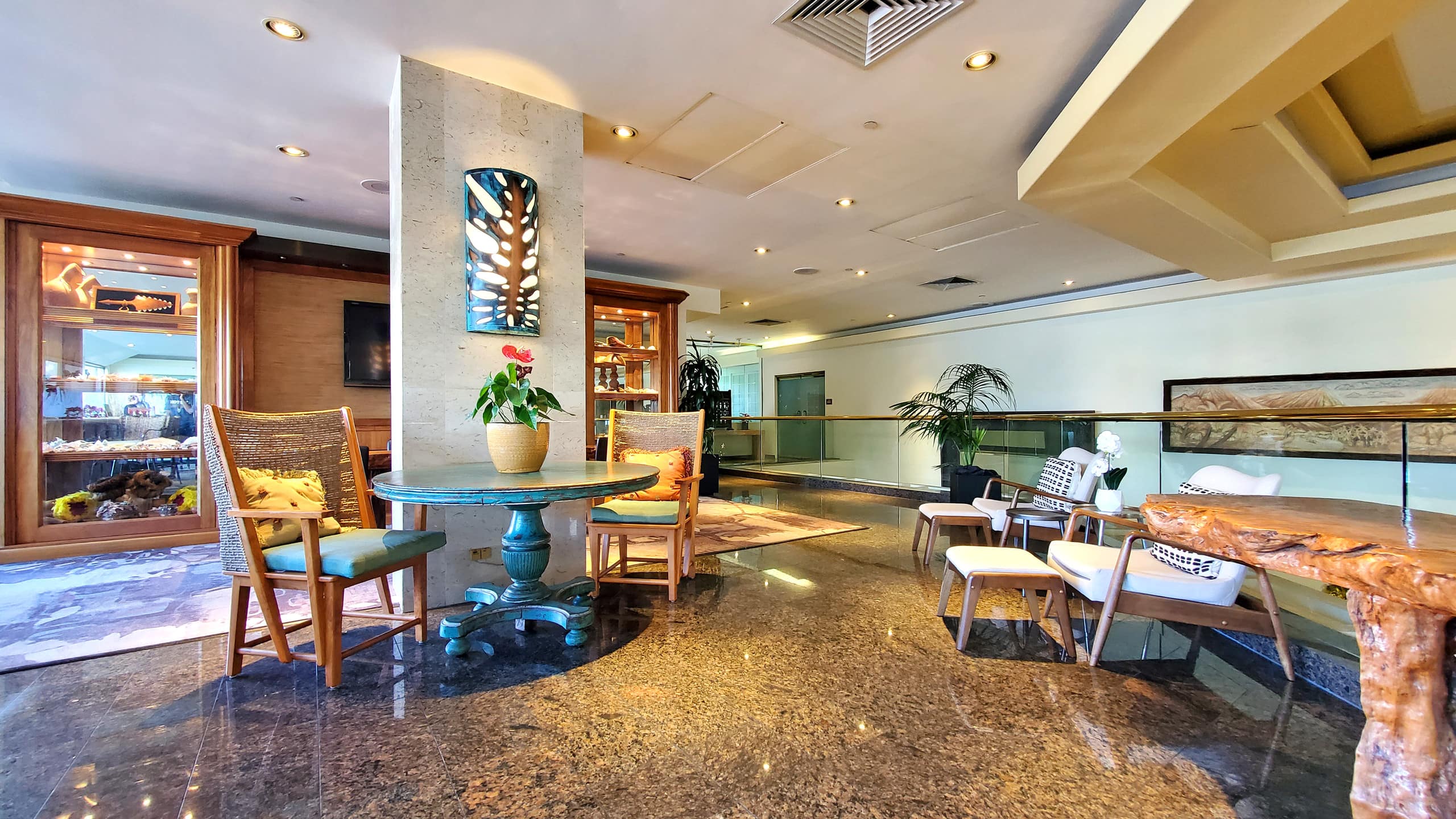 Luana Waikiki | 1 King Bed+1+Pool+Kithcen+Lanai 3x - Photo 34
