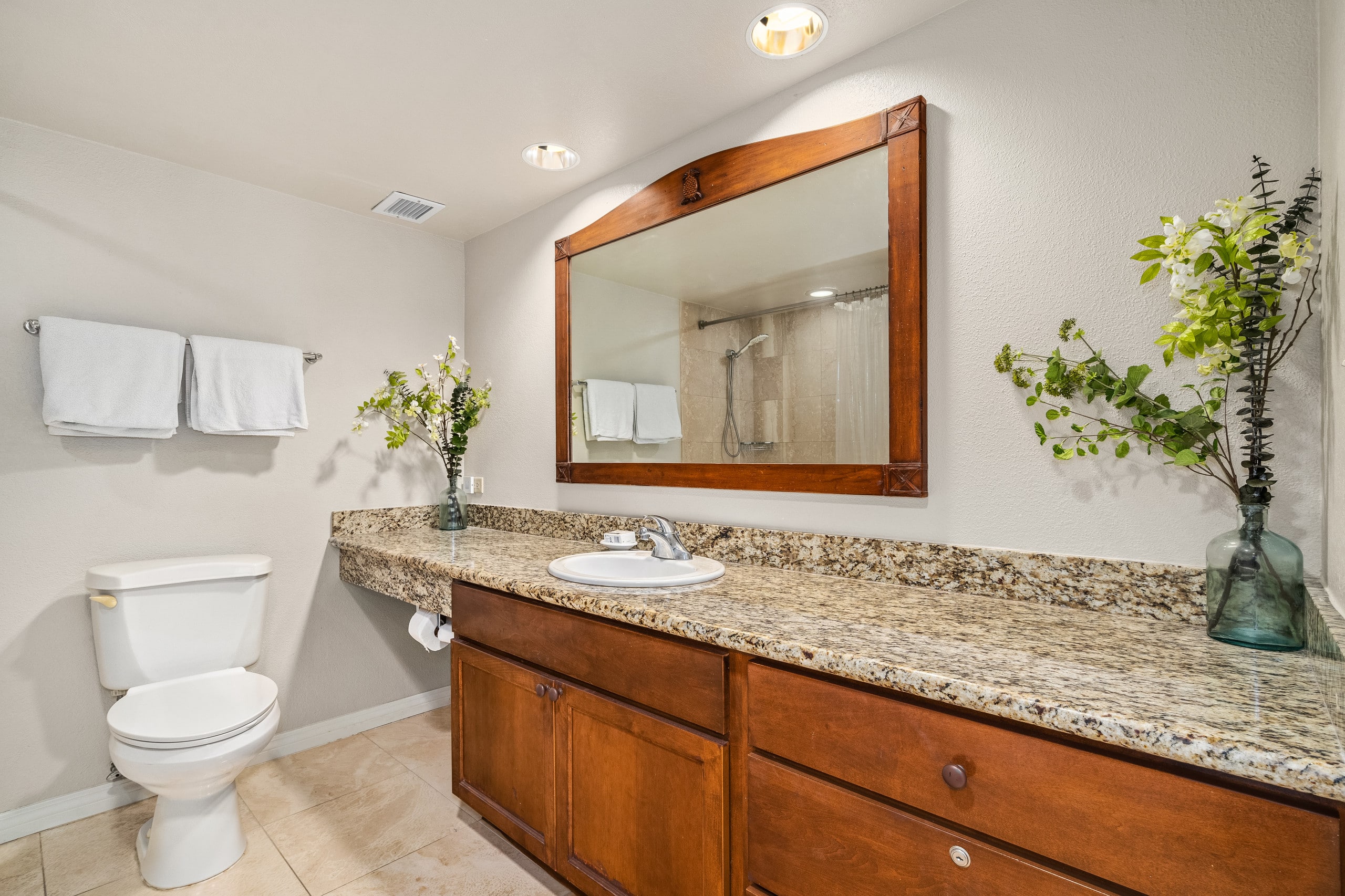 Luana Waikiki | 1 King Bed+1+Pool+Kithcen+Lanai 3x - Photo 21