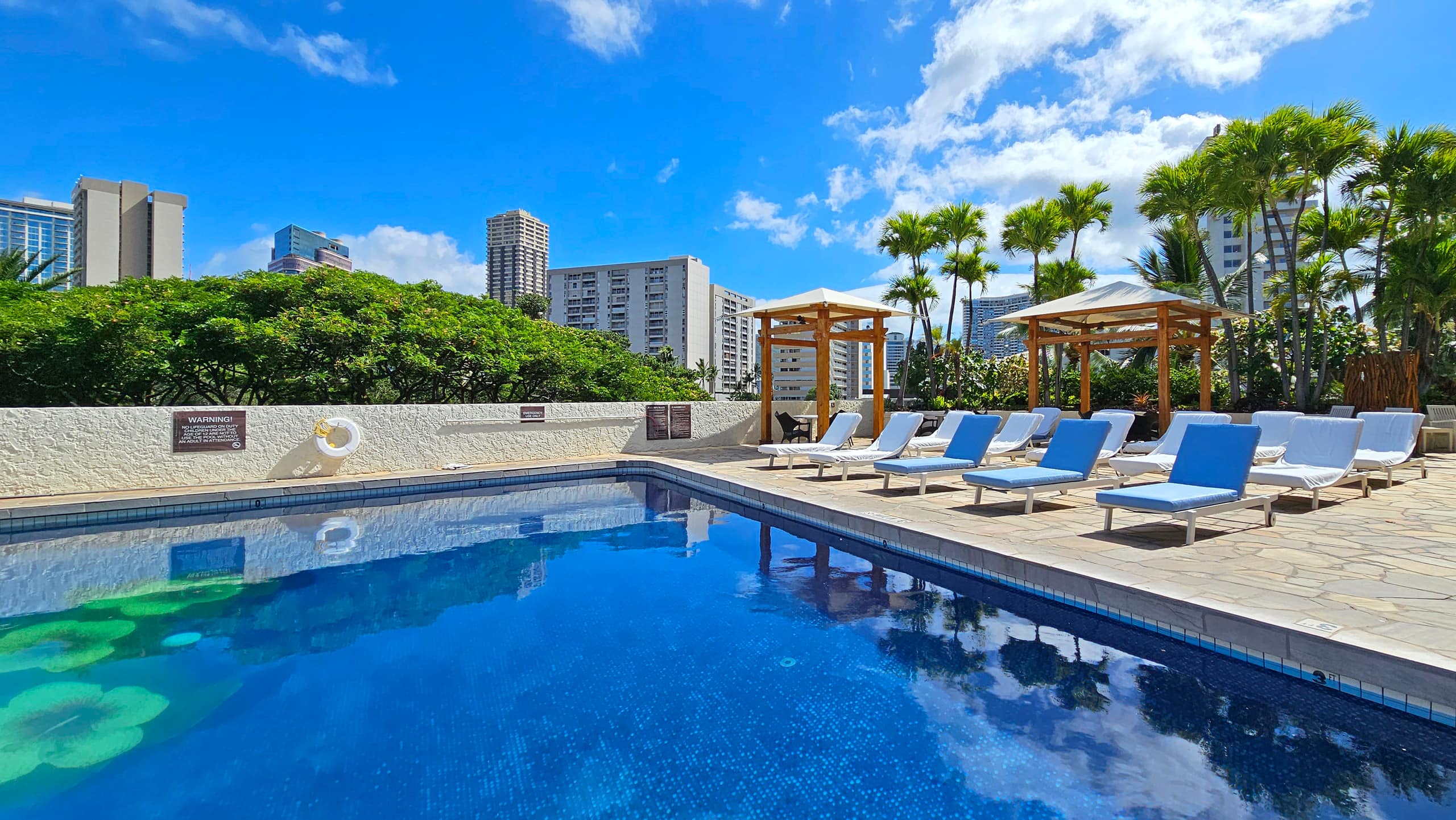 Luana Waikiki | 1 King Bed+1+Pool+Kithcen+Lanai 3x - Photo 43
