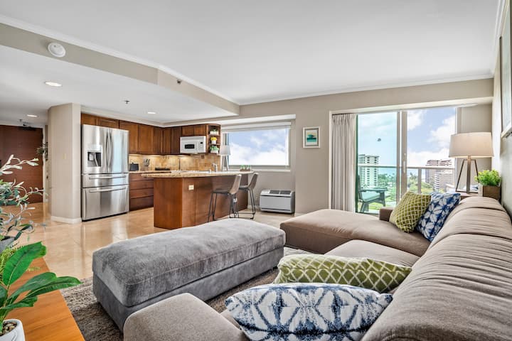 Luana Waikiki | 1 King Bed+1+pool+kithcen+lanai 3x - Honolulu, HI