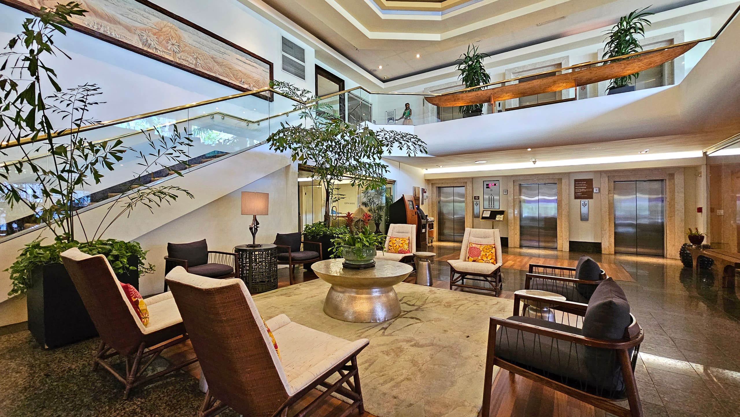 Luana Waikiki | 1 King Bed+1+Pool+Kithcen+Lanai 3x - Photo 36