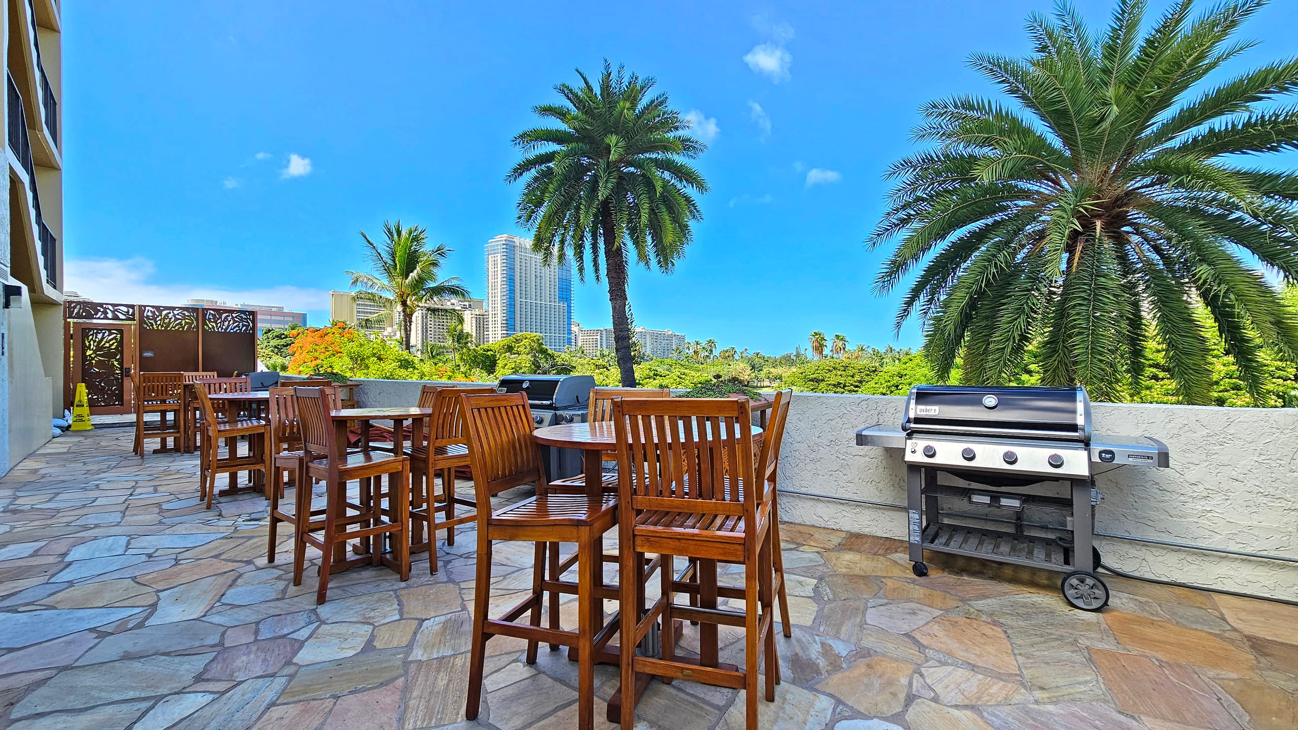 Luana Waikiki | 1 King Bed+1+Pool+Kithcen+Lanai 3x - Photo 38