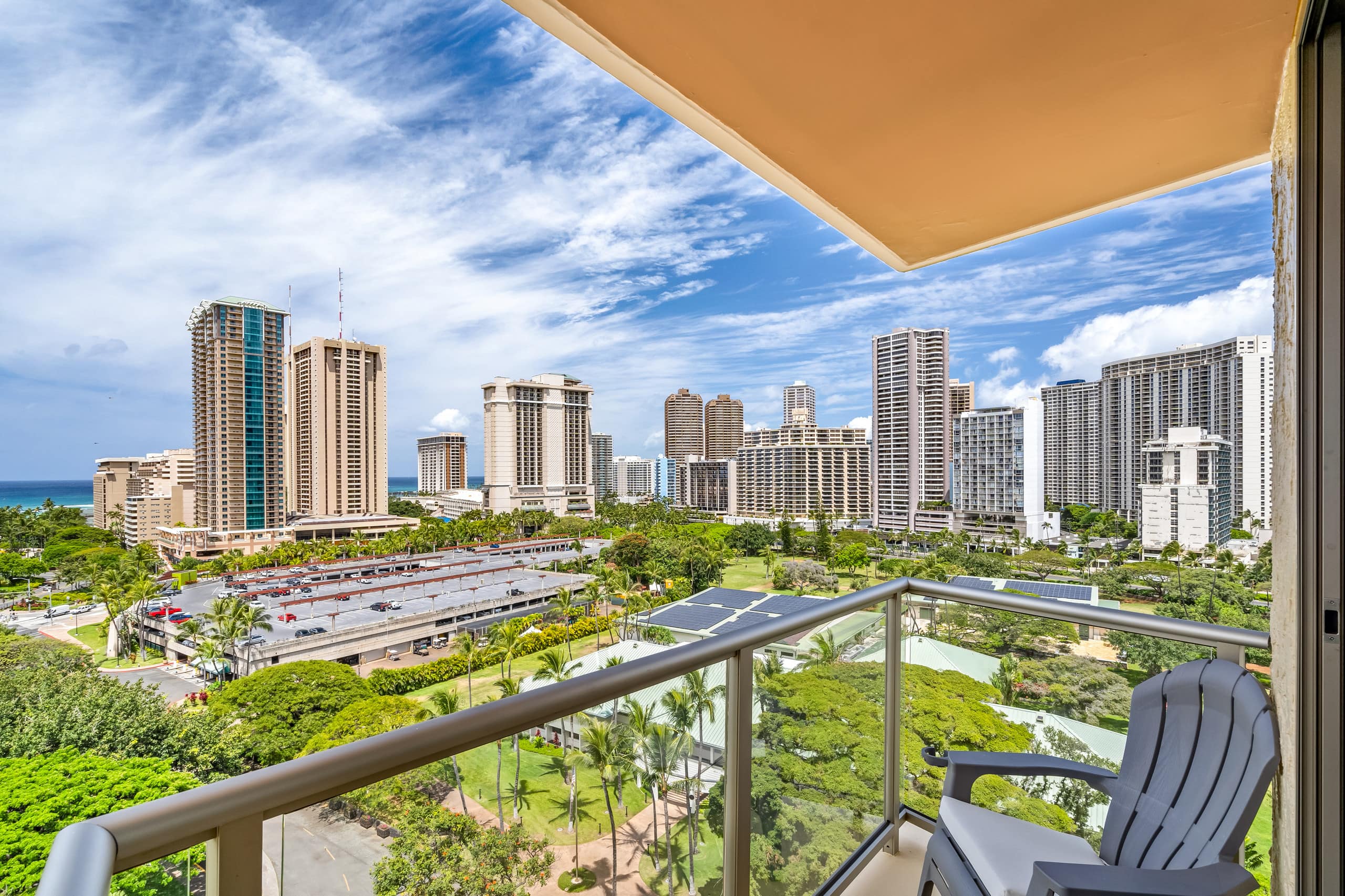Luana Waikiki | 1 King Bed+1+Pool+Kithcen+Lanai 3x - Photo 24