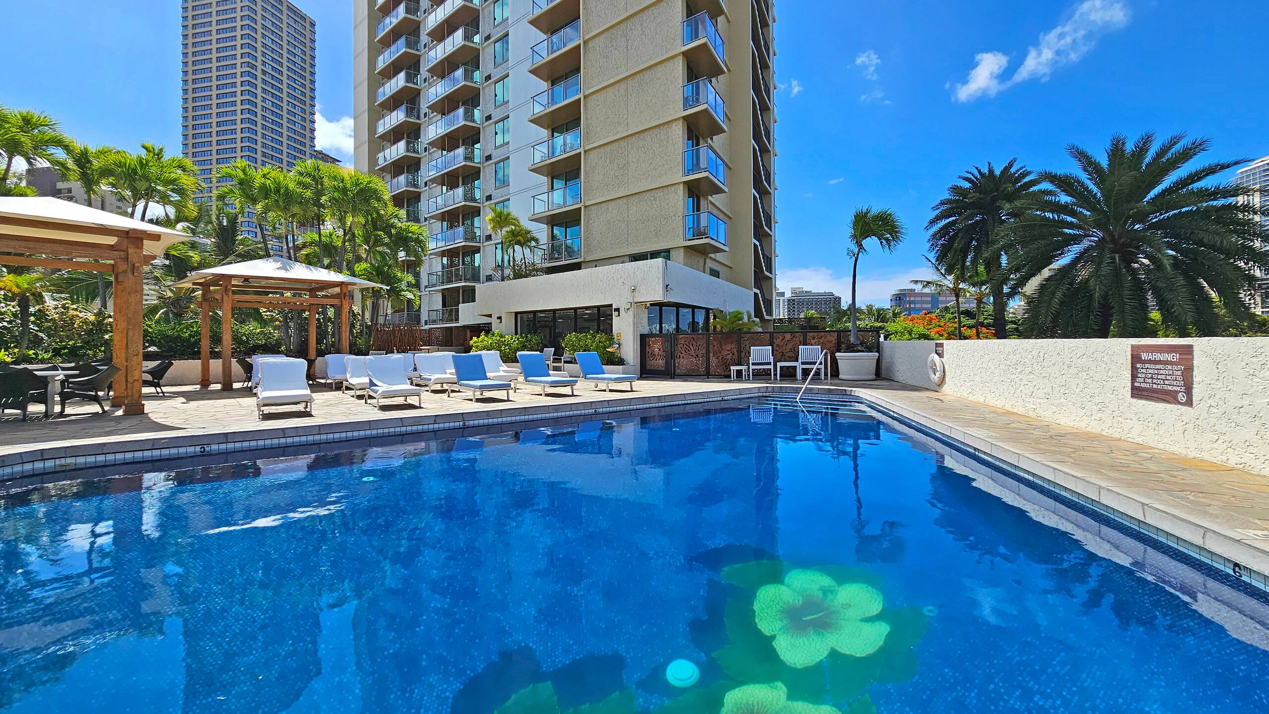 Luana Waikiki | 1 King Bed+1+Pool+Kithcen+Lanai 3x - Photo 40