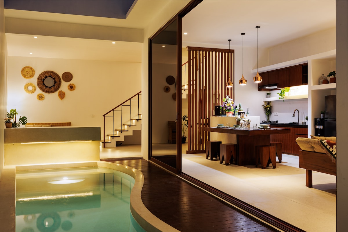 Villa in South Kuta · 2 bedrooms · 2 beds · 2.5 private baths, Airbnb comparable