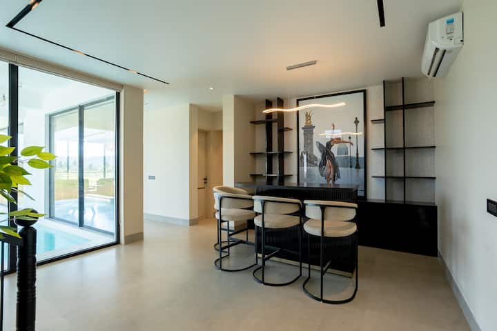 Dining area image 1