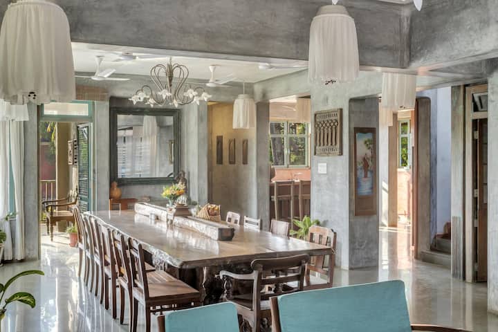 Dining area image 1
