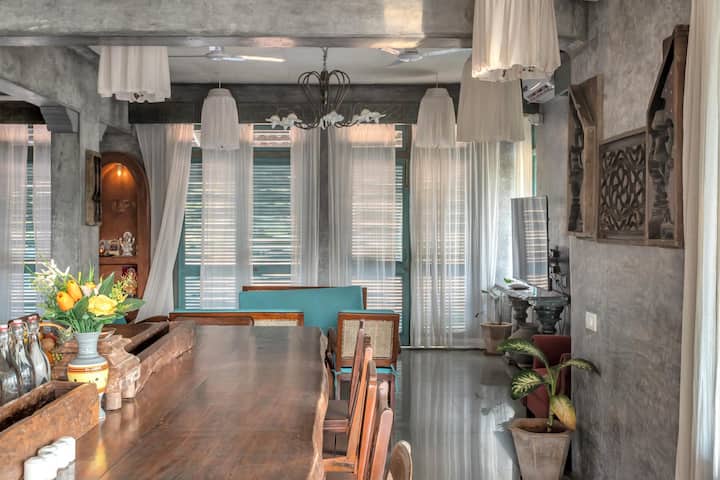 Dining area image 2