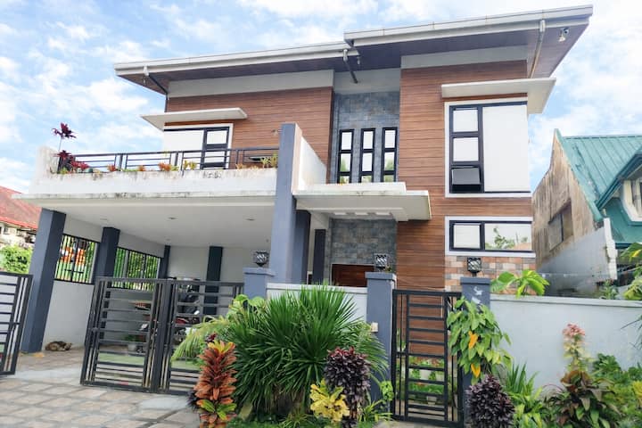 Modern House With Pool In Tagaytay City - Tagaytay
