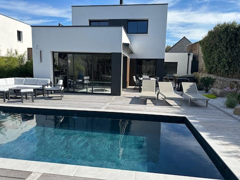 Successful Airbnb property: Contemporary house with pool and spa in Guérande