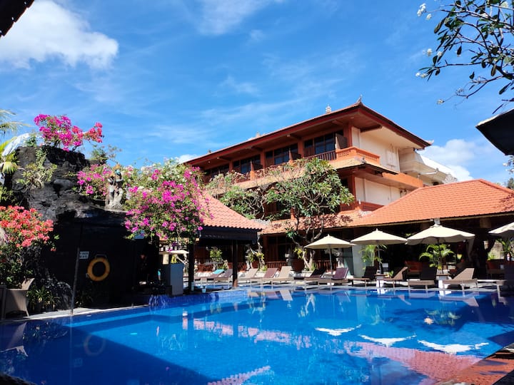 Deluxe Room Near Kuta Beach  Pool & Breakfast - Bali