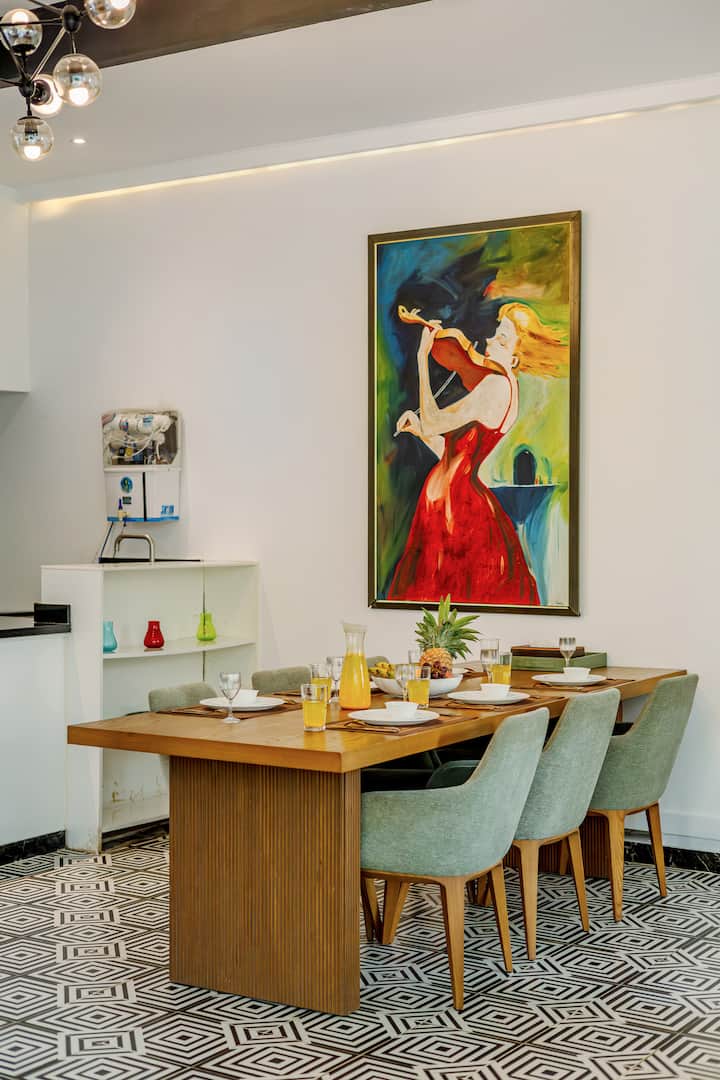 Dining area image 4
