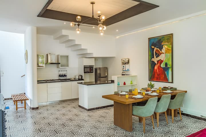 Dining area image 1