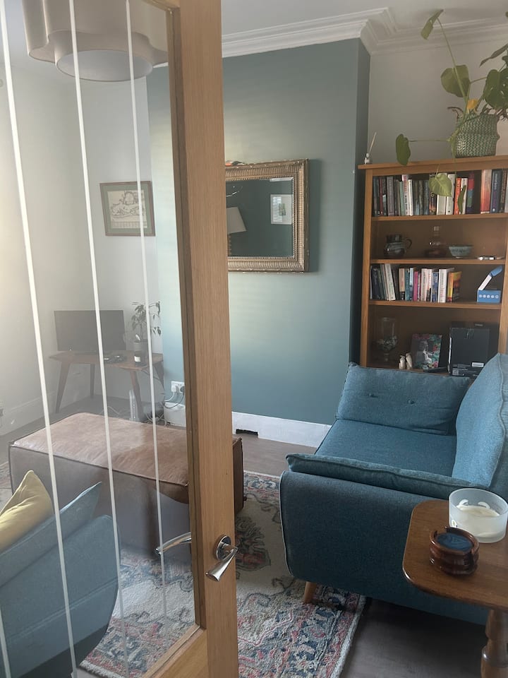 Cosy Room And Private Lounge Close To Town. - Cheltenham