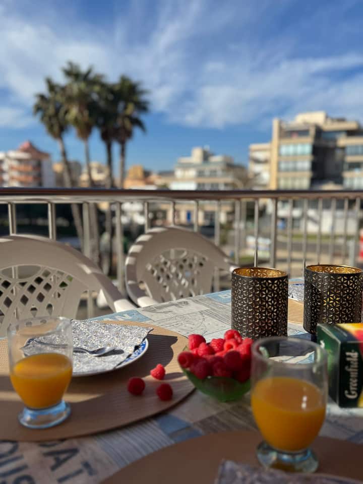 Apartamento Cerca De La Playa Con Vistas Al Mar. - Roses