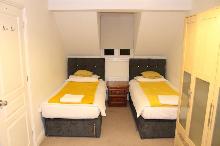 4 Bedroom House, Parking, Wi-fi, Near Town Centre - Ipswich