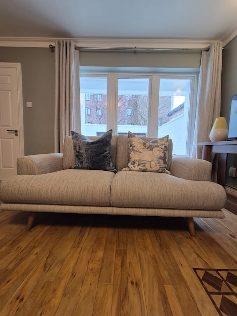 Successful Airbnb property: Luxurious mews in central location in Donnybrook