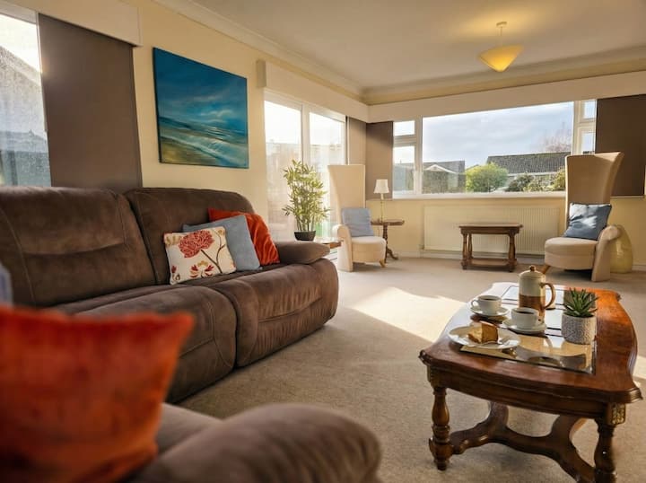 Spacious Single-level Family Retreat - Bournemouth