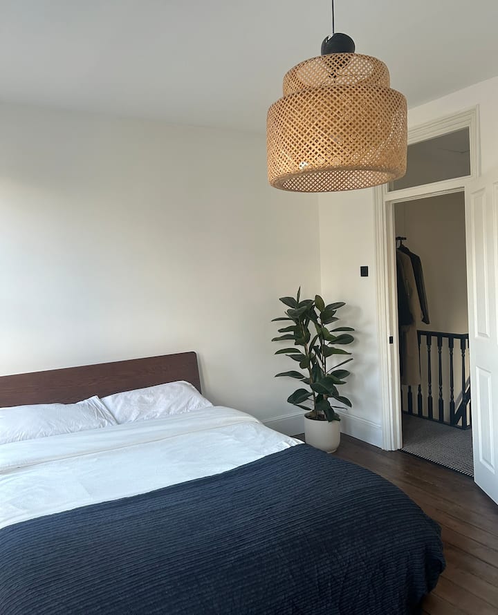 Home Away From Home In Leytonstone - Stratford