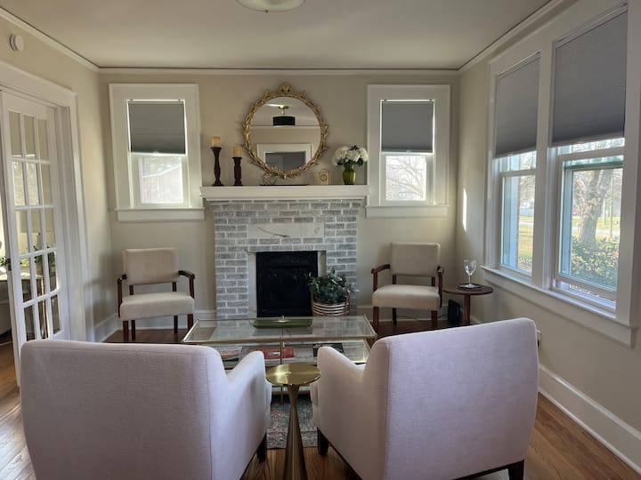 Maudie’s Place: Near Lr & Hickory Furniture Mart - Hickory, NC