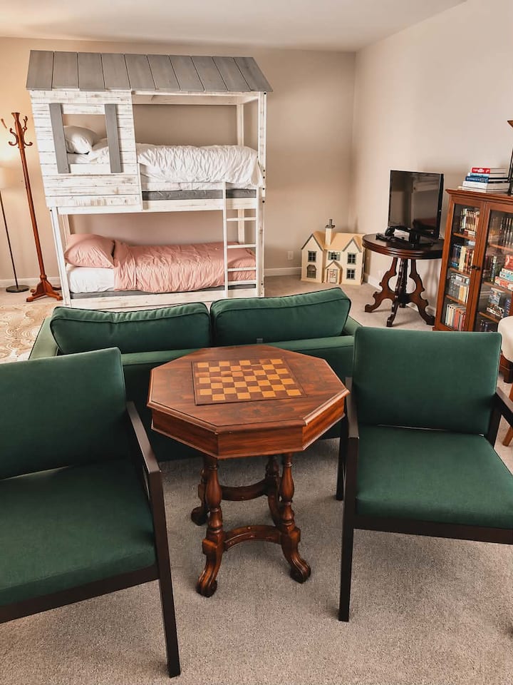 Cozy, Quiet Fort Wayne Apartment, Near Airport - Fort Wayne, IN